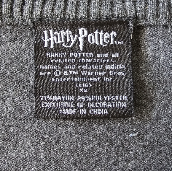 Harry Potter Gryffindor Cardigan - Picture 6 of 7